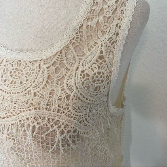 NWOT Blu Pepper Ivory Lace Crochet Floral Sleeveless Key Hole Cut Out Size M - Picture 6 of 12